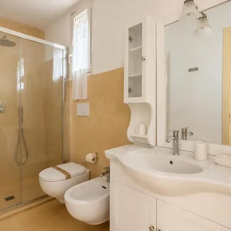Carla - Apulian W Pool, Jacuzzi, Ac * Alezio