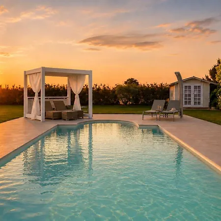 Willa Carla - Apulian W Pool, Jacuzzi, Ac Alezio