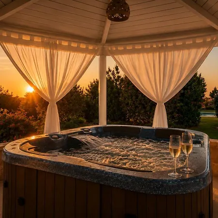 Carla - Apulian W Pool, Jacuzzi, Ac Willa Alezio