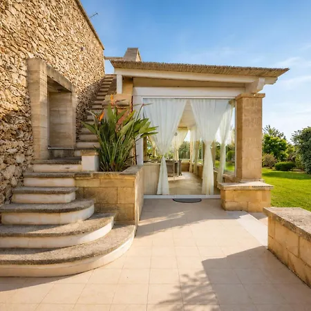 Carla - Apulian W Pool, Jacuzzi, Ac * Alezio