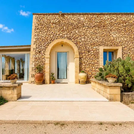 Carla - Apulian W Pool, Jacuzzi, Ac * Alezio